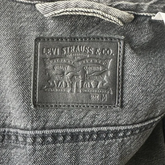 Women’s Black Acid Wash Levis Denim Jacket - Picture 2 of 3